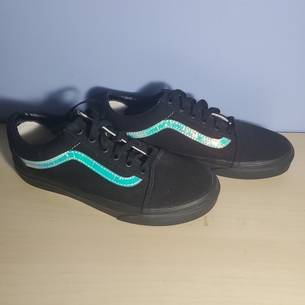 Vans Old Skool Black And shiny Blue Line Woman Size 7.5 new * no box*